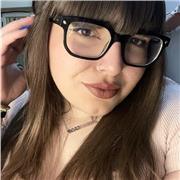 Ciao a tutti/e! Sono Francesca, ho 21 anni e sono una ragazza solare e motivata.